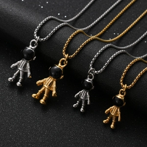 Harajuku hip-hop astronaut pendant necklace in gold and silver titanium steel for couples