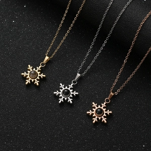 Elegante collana con ciondolo a fiocco di neve in oro argento e oro rosa con pietra