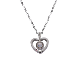 Collier projection coeur argent avec chiffres romains et accents en cristal de zircon