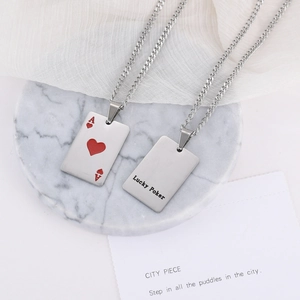 Κολιέ από ατσάλι τιτανίου με μενταγιόν τραπουλόχαρτο Άσος Κούπα και Lucky Poker