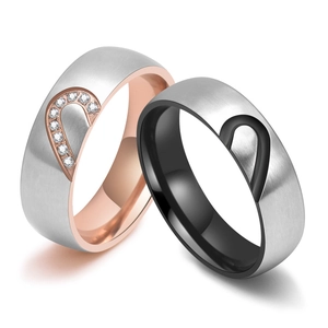 Bagues de Couple en Forme de Cœur Brossé en Acier Inoxydable Incrusté de Strass Bagues d'Amoureux Saint-Valentin Bijoux