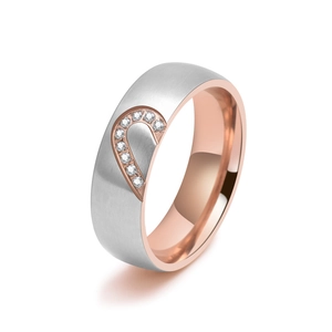 Bague de couple en acier brossé avec motif cœur, plaqué or rose et incrustation