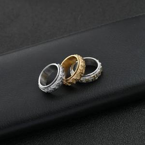 Vintage-Set aus drehbaren Edelstahlringen mit religiösen Gravuren und Gold-Finish