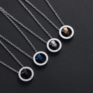 Collier couple en acier titane avec doubles anneaux imbriqués en quatre couleurs