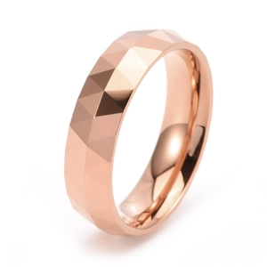 Bague pour homme en acier tungstène rose doré avec surface géométrique facettée moderne