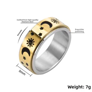 Détail de la bague rotative de 8mm en acier titane avec motifs soleil et lune gravés
