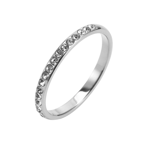 Eleganter 18K vergoldeter Edelstahlring mit schimmernden eingelegten Kristallen