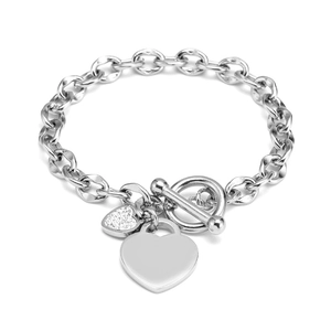 Bracelet minimaliste en argent avec breloque cœur, fermoir à bascule et pierres brillantes