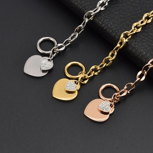 Bracelet cœur en or rose avec fermoir à bascule OT et pendentif cœur en cristal