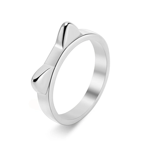 Anello minimalista con orecchie di gatto in acciaio inossidabile argento, vista laterale