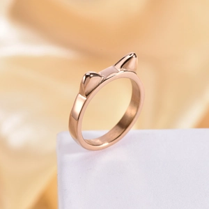Anello minimalista in acciaio inossidabile con orecchie di gatto in oro rosa