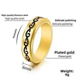 Détail d'une bague rotative en acier doré de 6 mm avec motifs de dragon et un poids de 4 g