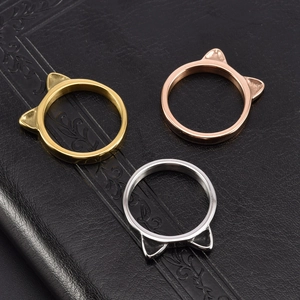 Set di tre anelli a forma di orecchie di gatto in acciaio inossidabile oro, argento e rosa