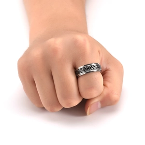 Bague en acier inoxydable brossé avec motifs de nœuds celtiques pour hommes et femmes