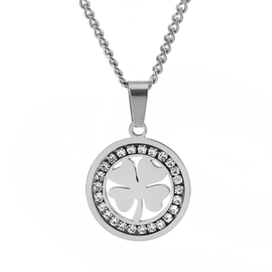 Collier trèfle argenté avec halo de cristaux étincelants sur une chaîne fine