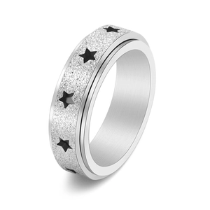 Bague rotative argentée avec finition givrée scintillante et motif étoile noire