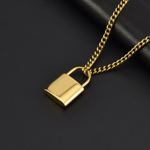 Collana con ciondolo a lucchetto in acciaio inossidabile dorato e catena a cordolo