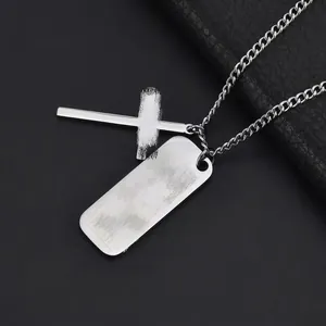 Collier pour homme en acier inoxydable poli avec pendentifs croix et plaque sur chaîne