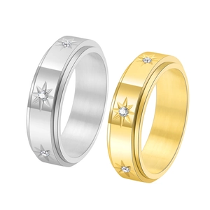 Bague rotative en acier inoxydable brossé avec motif étoile et incrustation zircon