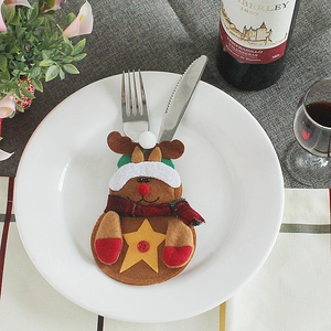Christmas reindeer cutlery holder made of brown felt for holiday table decoration