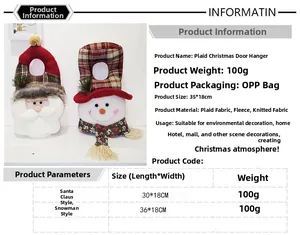 Détail de suspension de porte de Noël artisanale avec gnome, bonhomme de neige et plaid