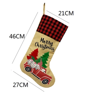 Grande chaussette de Noël en jute avec revers à carreaux et motif camion, décor de 46cm