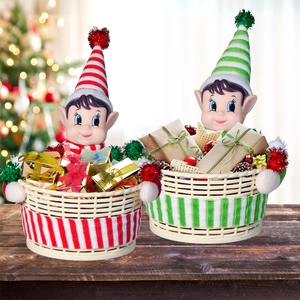Details der rot-grünen Weihnachts-Elfenkörbe mit gestreiften Hüten für Süßigkeiten