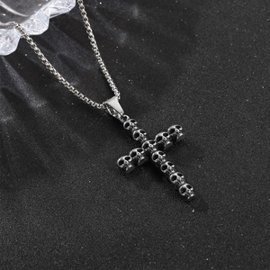 Gotische Totenkopf-Kreuz-Halskette aus Vintage-Edelstahl mit quadratischer Perlenkette