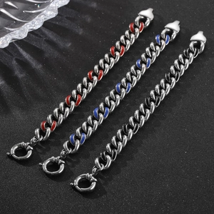 Bracelets gourmette punk avec émail rouge, bleu et noir sur acier au titane poli brillant