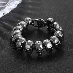 Gothic-Totenkopf-Armband aus schwarzem Edelstahl im Vintage-Stil mit Klappverschluss