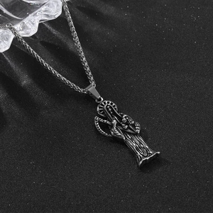Collier gothique en acier titane avec pendentif faucheuse vintage sur chaîne de blé
