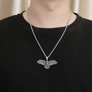 Collier pendentif aigle en acier inoxydable argent antique pour homme avec chaîne épi