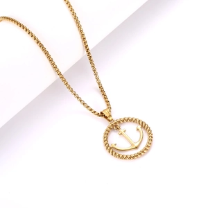 Collier pendentif ancre de bateau en acier titane doré avec cercle de corde torsadée