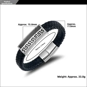 Détail macro du bracelet en cuir tressé avec fermoir gravé en acier et les mesures précises