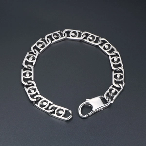 Bracelet minimaliste en acier inoxydable à maillons géométriques et fermoir mousqueton