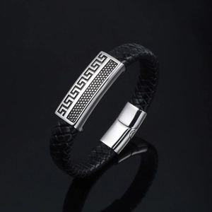 Bracelet homme en cuir tressé noir avec motif grec et fermoir magnétique en métal