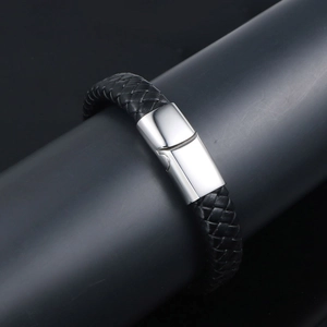Bracelet classique en cuir tressé noir pour homme avec fermoir magnétique en acier poli