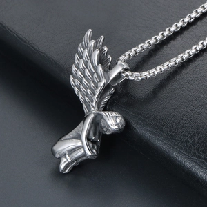 Collier pendentif ange déchu en acier inoxydable argenté avec chaîne vénitienne