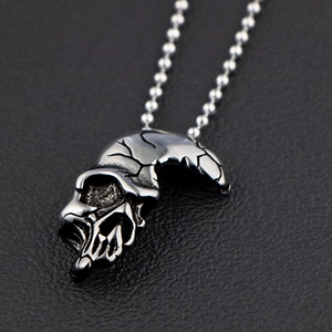 Pendentif crâne en acier inoxydable de style punk avec finition vintage et chaîne à billes