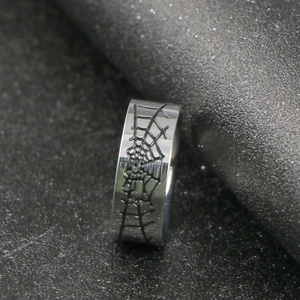 Bague motif toile d'araignée en acier inoxydable argenté pour un style hip-hop épuré