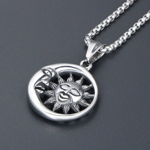 Collier pendentif soleil et lune argenté de style punk vintage pour hommes mode