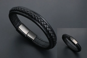 Détail du bracelet en cuir tressé noir montrant la texture et le fermoir magnétique chic
