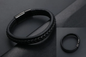 Vue détaillée du bracelet double couche en cuir tressé noir avec fermoir magnétique en acier