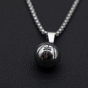 Collier avec pendentif basket en acier inoxydable poli couleur gris anthracite