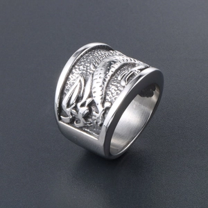 Bague vintage en acier titane pour hommes avec motifs de dragon et nuages en relief