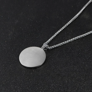 Collier vintage homme avec pendentif rond romain en acier inoxydable, argent brossé
