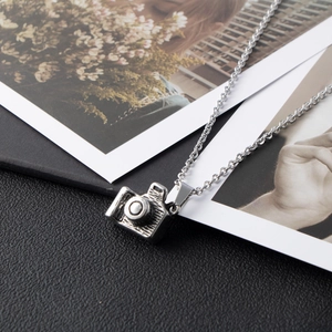 Vintage Creative Camera Pendant Necklace Stainless Steel Polished Retro Photography Lover Gift Unisex Fashion Jewelry Accessory