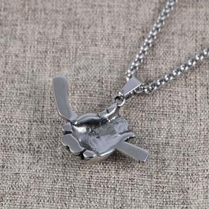 Collier punk vintage en acier inoxydable avec pendentif geste de la main et chaîne croisée