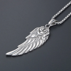 Collier en argent vintage avec pendentif en relief de rose et aile d'ange sur chaîne
