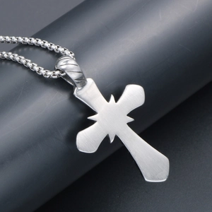 Collier punk vintage en acier titane avec pendentif croix et finition métal brossé